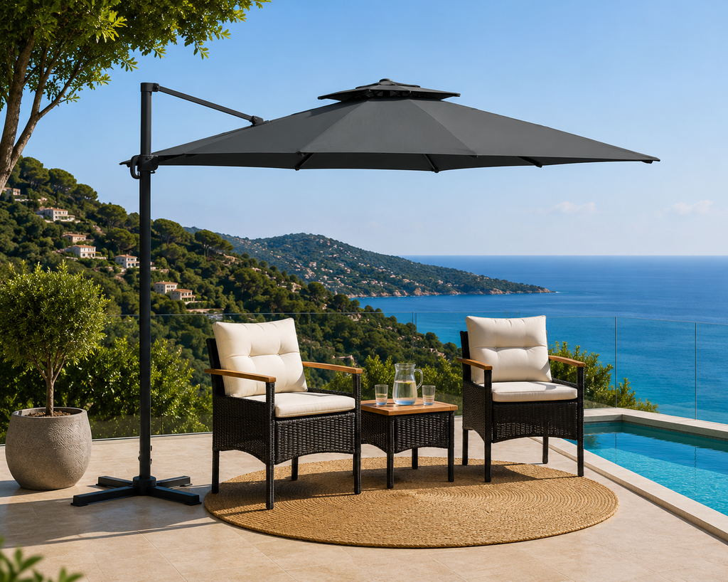 Parasol déporté double toit ventilé anthracite ambiance terrasse moderne